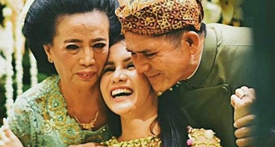 Cerita sedih Momo Geisha, ungkap keinginan sang ayah sebelum meninggal