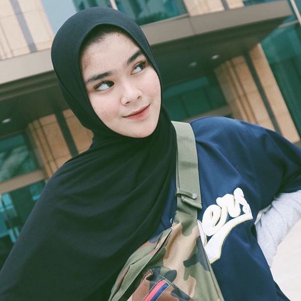 Kisah 4 mantan personel girlband putuskan berhijab, berubah drastis