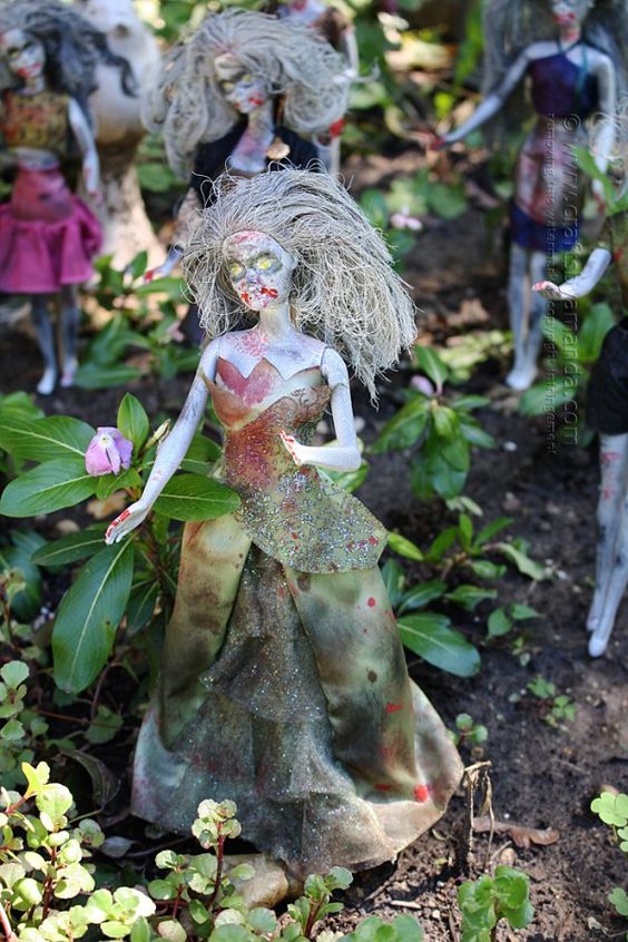 10 Barbie bentuknya serem banget, ada yang berwujud zombie