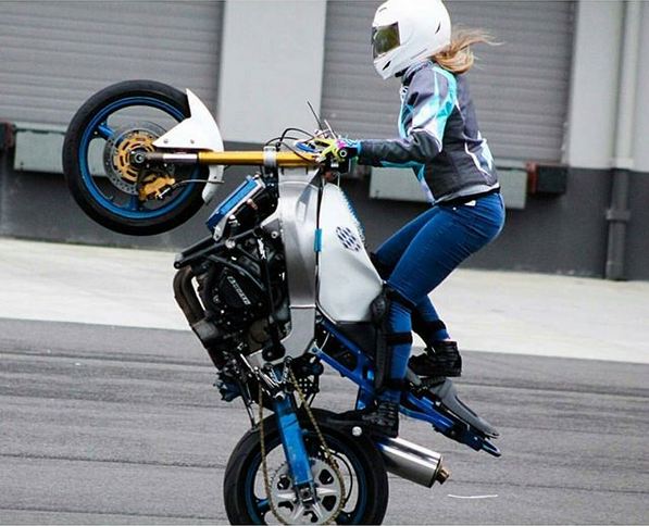10 Aksi stuntrider cewek ini bikin kamu kagum sekaligus deg-degan