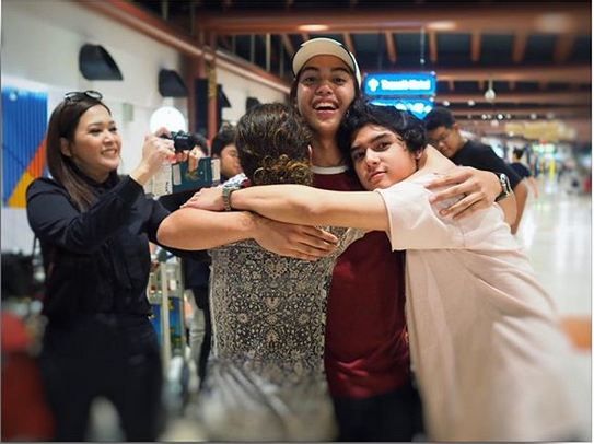 Kuliah di London, ini 10 momen haru perpisahan El Rumi di bandara