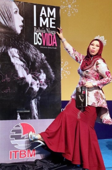 10 Gaya glamor hijaber sosialita Malaysia DS Vida, cetar abis