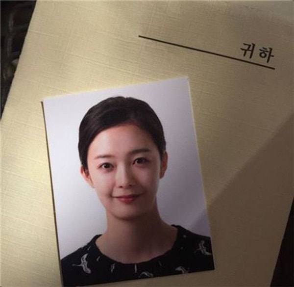Ini foto paspor 12 seleb cewek Korea Selatan, paling cantik siapa nih?