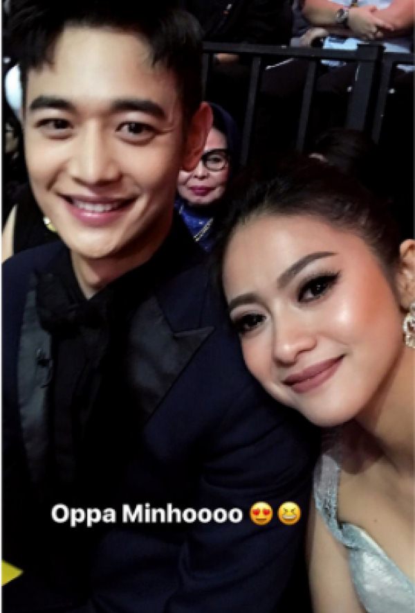Selain Ayu Ting Ting, 5 seleb ini juga ajak Minho SHINee foto bareng