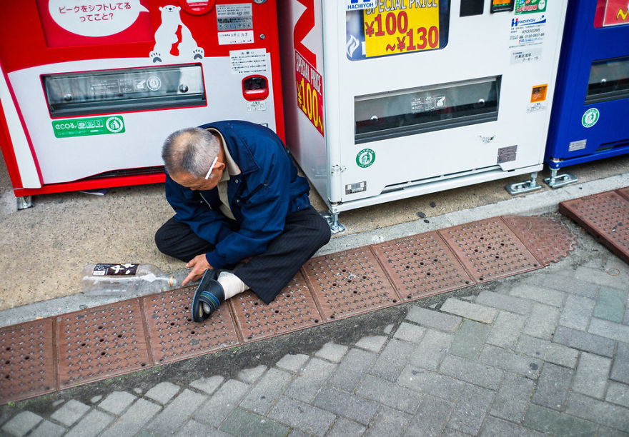 13 Potret kelakuan memalukan orang Jepang saat mabuk