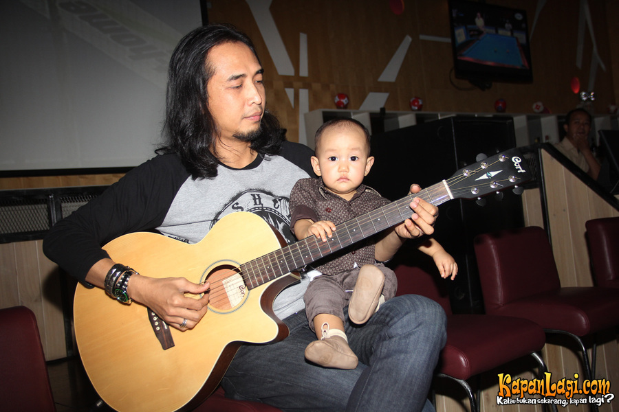 Kisah haru 5 pasangan seleb pertahankan rumah tangga demi sang anak