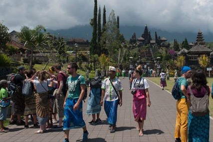 Radius aman 12 km, status Gunung Agung Bali menjadi awas
