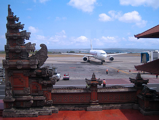 Penerbangan di Bandara Ngurah Rai tak terpengaruh status Gunung Agung