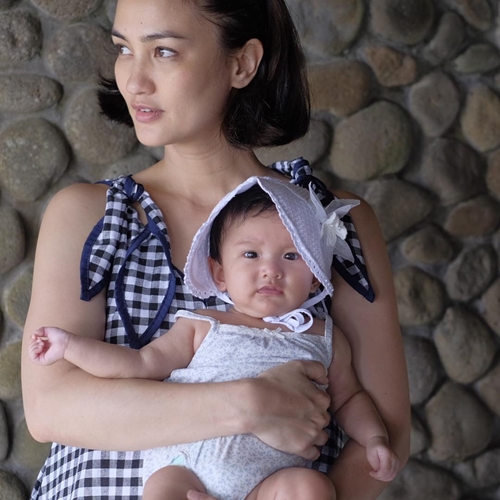 Selain Acha, 10 artis cantik ini juga pilih melahirkan secara normal