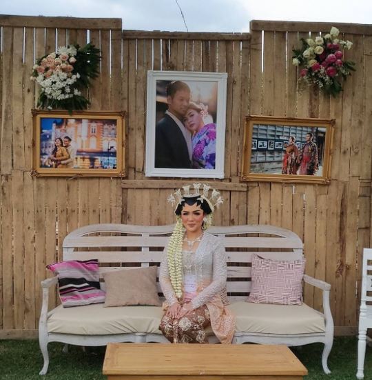 Sah jadi istri Ade Imam, ini 10 potret pernikahan Vicky Shu