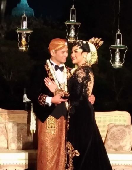 Sah jadi istri Ade Imam, ini 10 potret pernikahan Vicky Shu