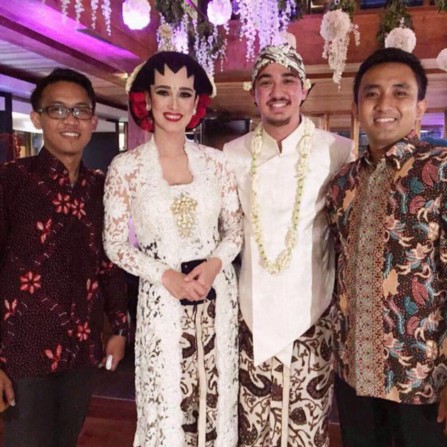Vicky Shu & 8 artis ini menikah dengan busana putih adat Jawa