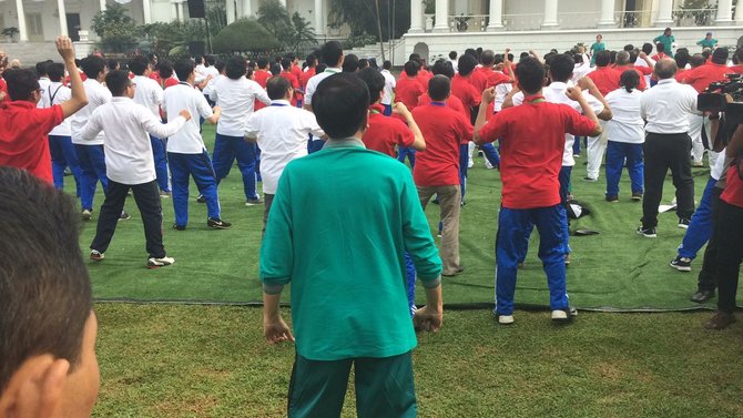 Aksi 3 pejabat pemerintah seru-seruan joget Maumere, asyik banget