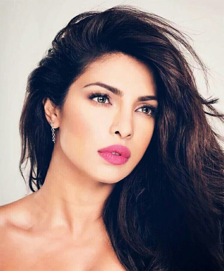 Ini 10 seleb Bollywood yang punya bibir paling indah, seksi abis 