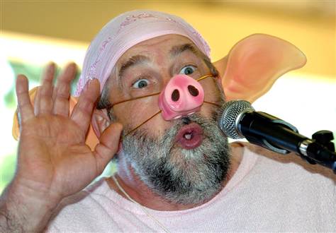 7 Lomba nyeleneh dari seluruh dunia, ada yang meniru suara babi
