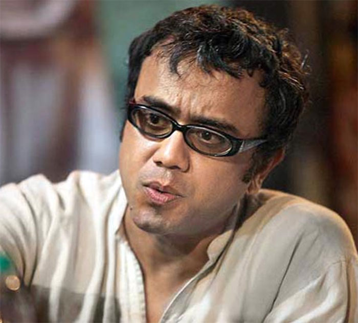 10 Seleb Bollywood yang pernah adopsi anak, mulia banget ya