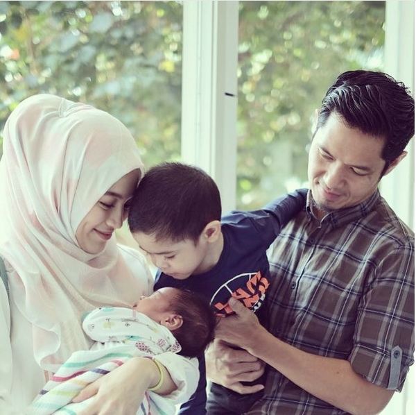 Jauh dari gosip, ini 10 momen harmonis keluarga Dude Harlino & Alyssa