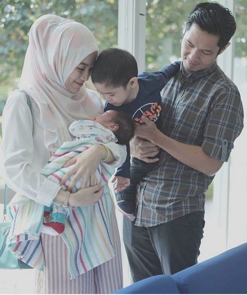 Jauh dari gosip, ini 10 momen harmonis keluarga Dude Harlino & Alyssa
