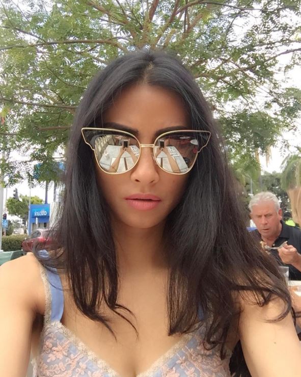 Foto panasnya disorot, 10 pose Uli Auliani ini bikin cowok berdesir