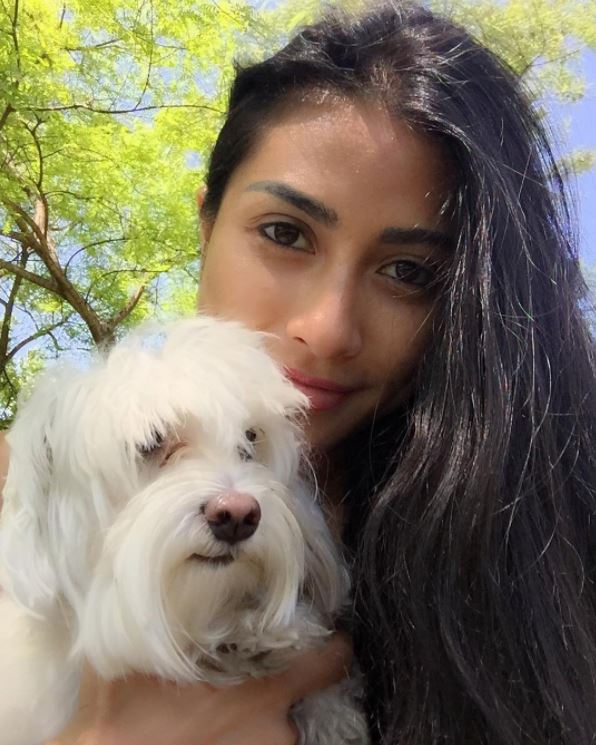 Foto panasnya disorot, 10 pose Uli Auliani ini bikin cowok berdesir