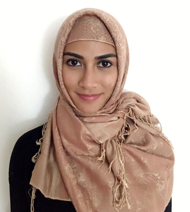 Foto panasnya disorot, 10 pose Uli Auliani ini bikin cowok berdesir