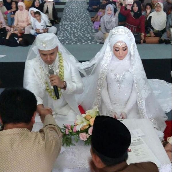 10 Momen kebersamaan Husein Idol & istrinya sebelum nikah, sweet abis