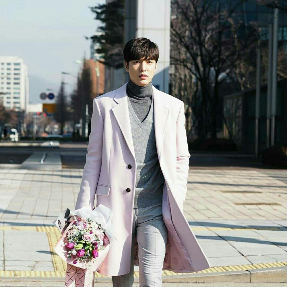 12 Selebriti cowok ini tunjukkan warna pink wakili maskulinitas