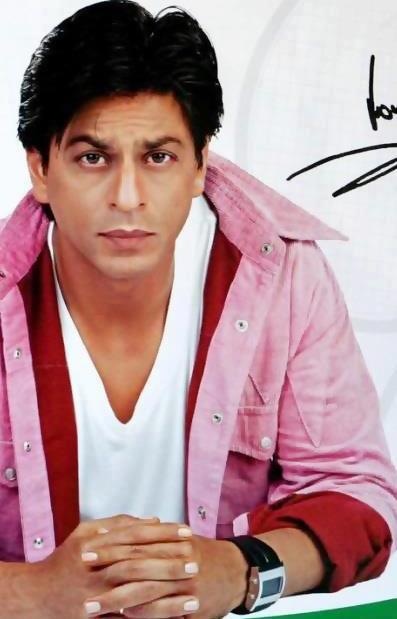 12 Selebriti cowok ini tunjukkan warna pink wakili maskulinitas