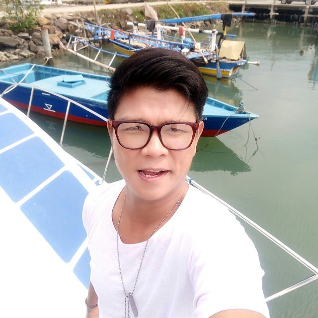 Update status pakai bahasa Inggris, 5 seleb ini malah panen hujatan