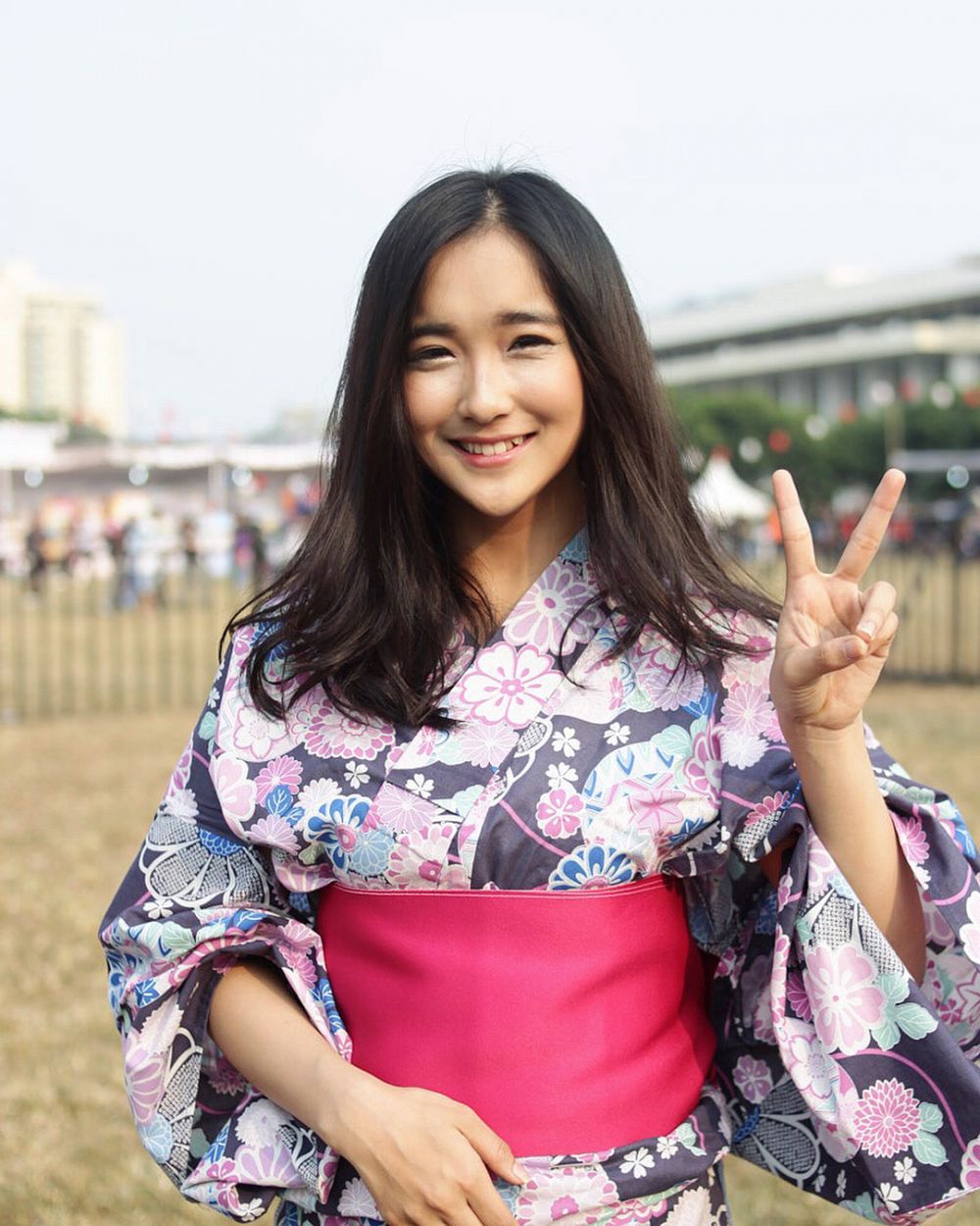 Update status pakai bahasa Inggris, 5 seleb ini malah panen hujatan