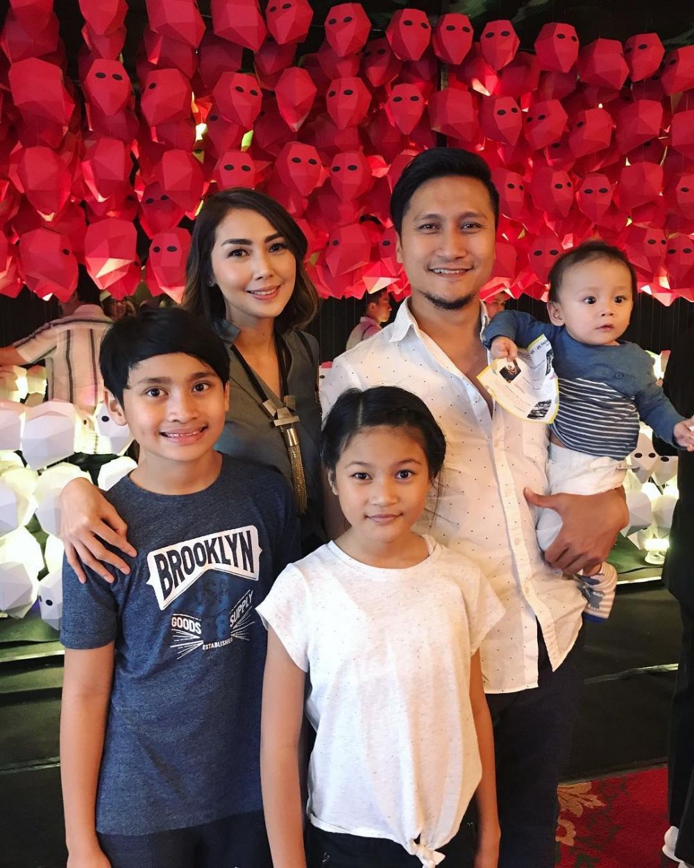 Punya tiga anak, begini 6 momen bahagia keluarga Arie Untung