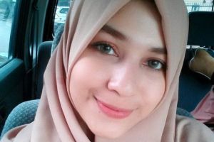7 Potret Mona Rizqia, putri pelawak Kadir yang ayu jelita