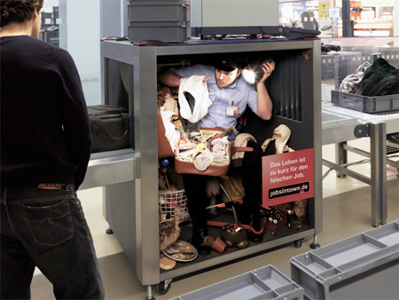 10 Poster mesin otomatis ini bikin terpana, seolah ada orangnya