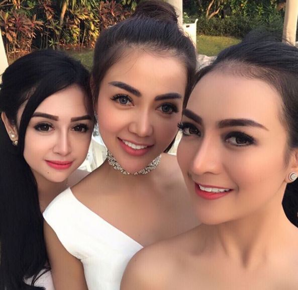 7 Potret Bella Shofie bareng geng sosialitanya, cetar dan glamor abis