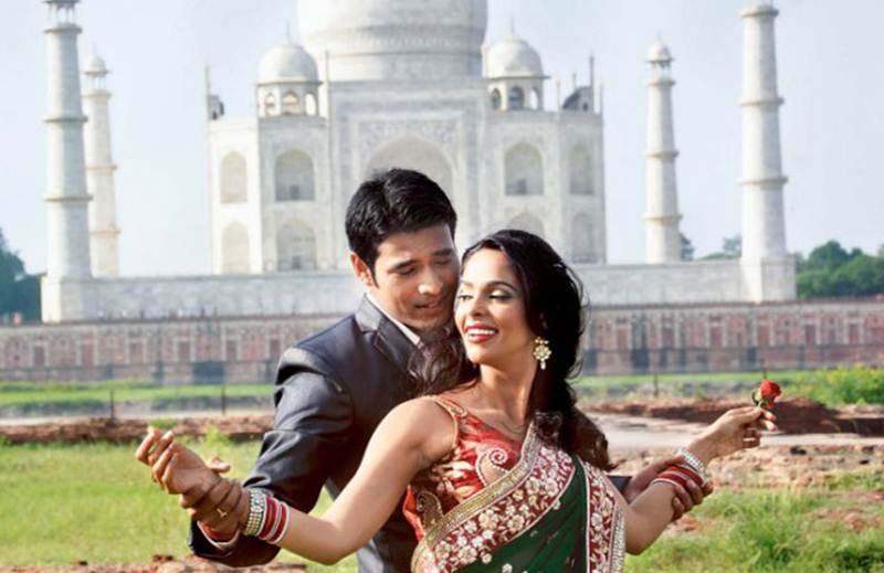 7 Pasang seleb Bollywood ini pernah tunangan tapi batal menikah, duh!
