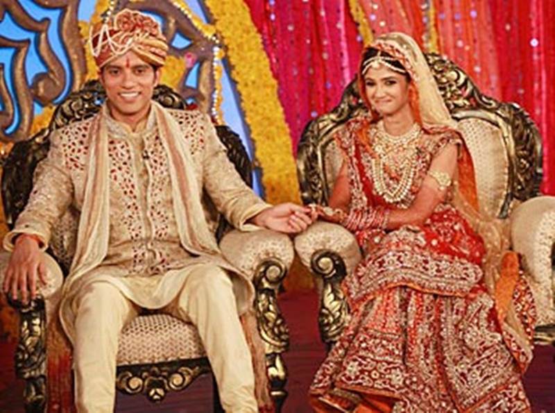 7 Pasang seleb Bollywood ini pernah tunangan tapi batal menikah, duh!