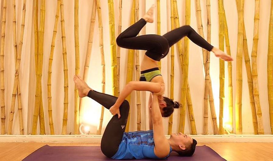 8 Gerakan yoga Pevita Pearce ini dijamin bikin melongo