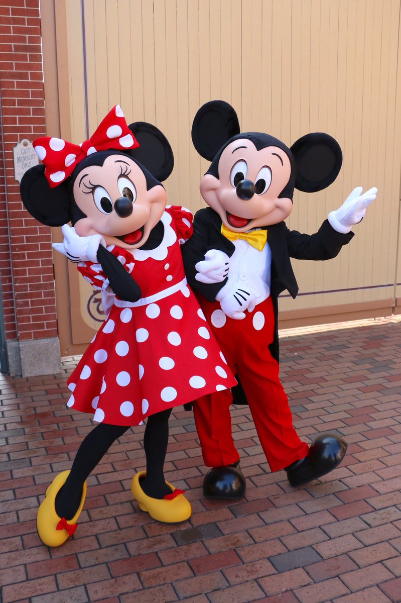 10 Penampilan Mickey & Minnie Mouse dari masa ke masa, dulunya serem!