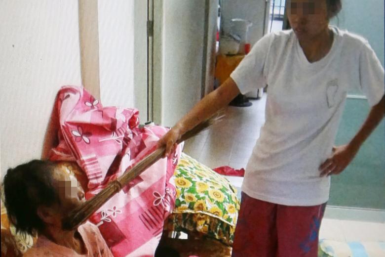 5 Kelakuan miris anak tega pukul ibunya, alasannya ternyata sepele