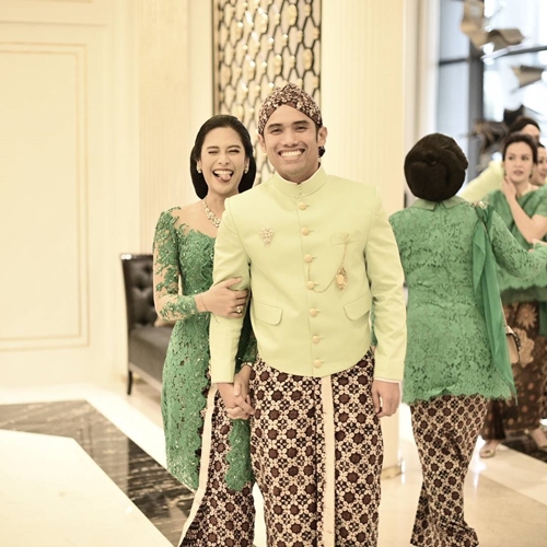 Jarang terekspose media, ini 10 potret kemesraan Dian Sastro dan suami
