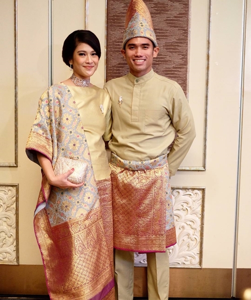 Jarang terekspose media, ini 10 potret kemesraan Dian Sastro dan suami