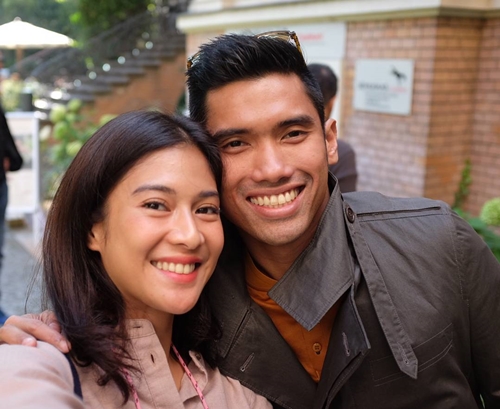 Jarang terekspose media, ini 10 potret kemesraan Dian Sastro dan suami