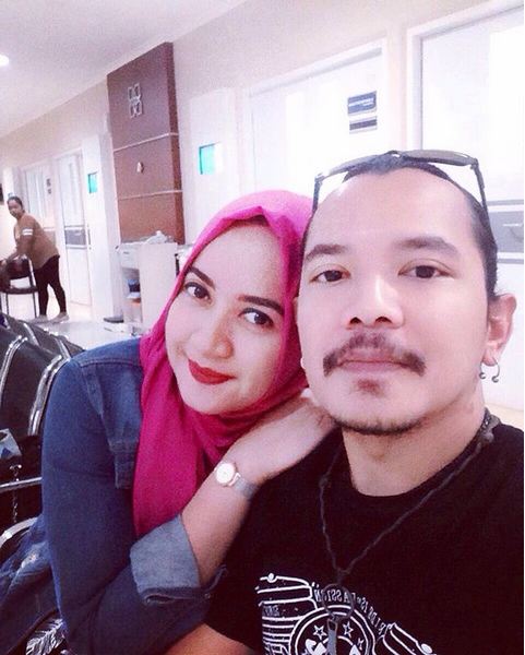 Dari penampilannya, nggak sangka 3 seleb ini  punya istri berhijab