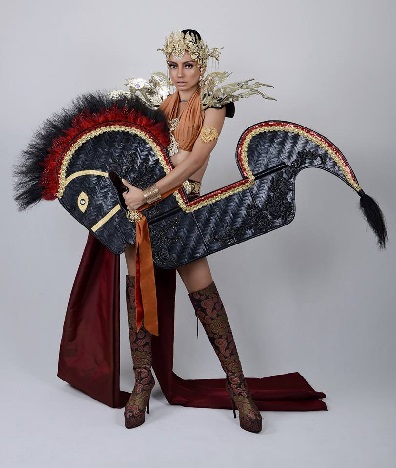 Heboh kostum Miss Grand Malaysia pakai kuda lumping, klaim lagi?