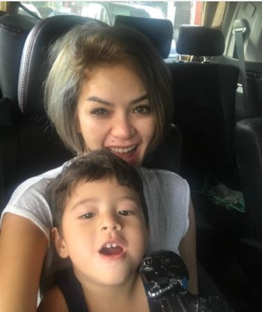 10 Gaya Nikita Mirzani tanpa makeup yang bakal bikin kamu kaget