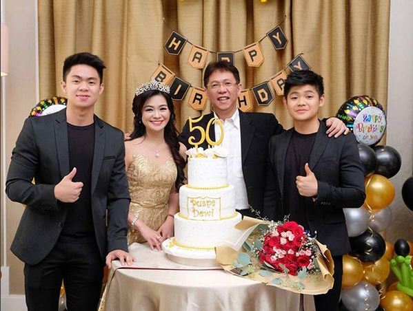 Terlihat bak ABG, wanita ini tak disangka usianya sudah setengah abad