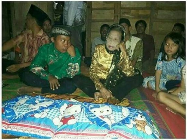 Cinta tak pandang usia, 3 kisah nenek nikah dengan pemuda ini buktinya