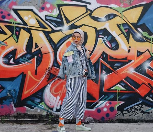 12 Gaya busana Tantri Namirah saat hamil, inspirasi buat hijaber