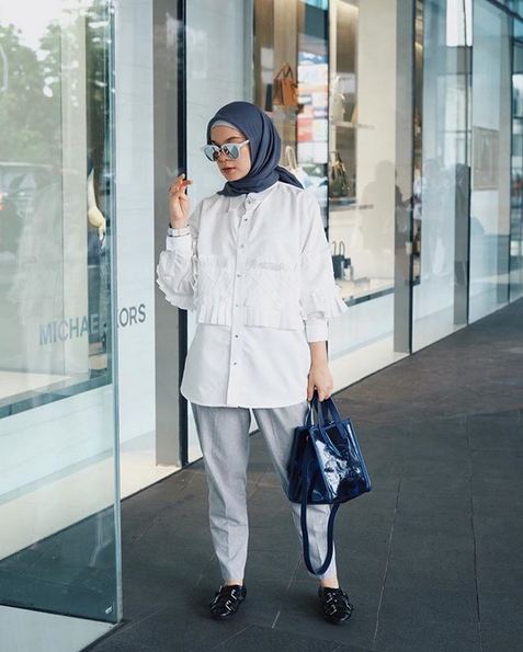 12 Gaya busana Tantri Namirah saat hamil, inspirasi buat hijaber