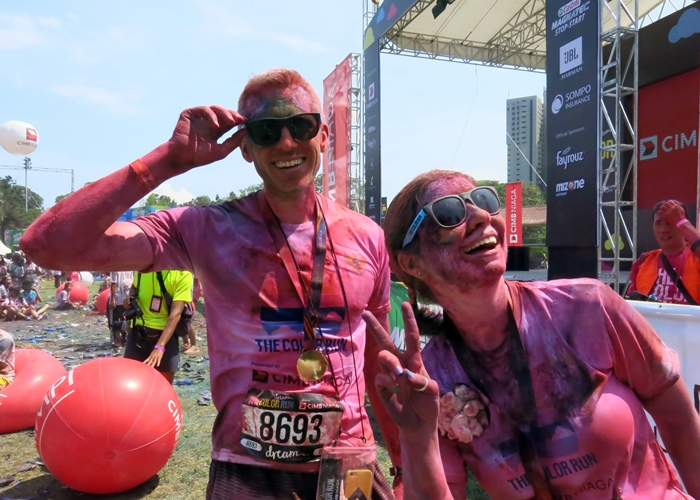 Begini serunya lari marathon sambil bercemong ceria, yang penting fun